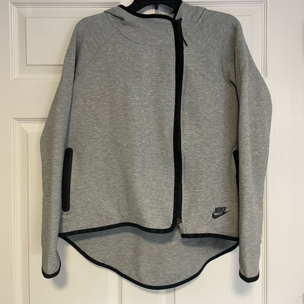 Nike Tech Fleece Cape Heather Gray Jacket. Size Medium.